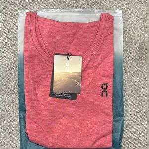 On Running Pink T- shirt Top for Activewear logo comfort (dustrose)